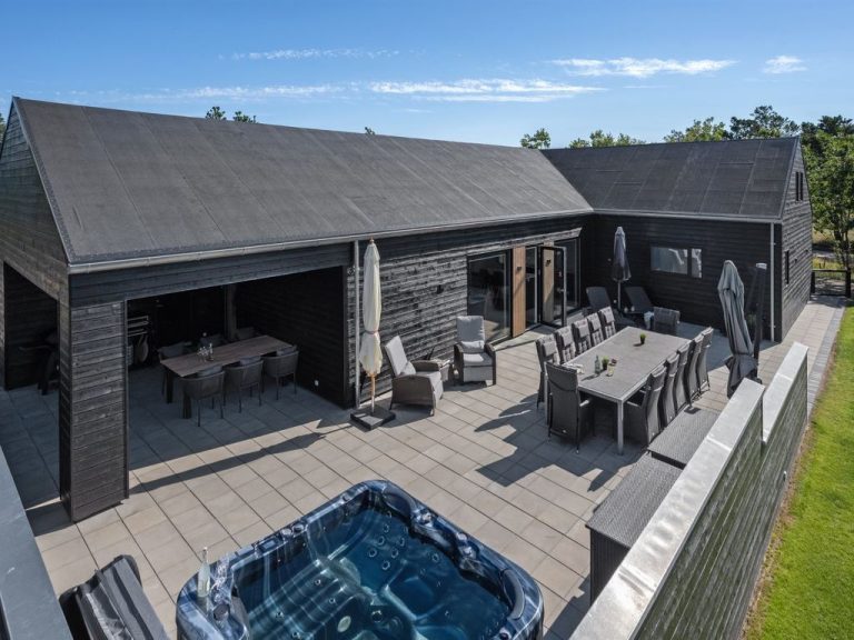 "Tinella" - 250m to the inlet | Boeken bij Flickmyhouse