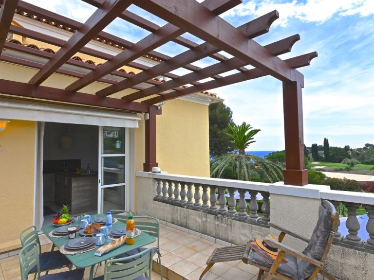 Le Village | Boeken bij Flickmyhouse