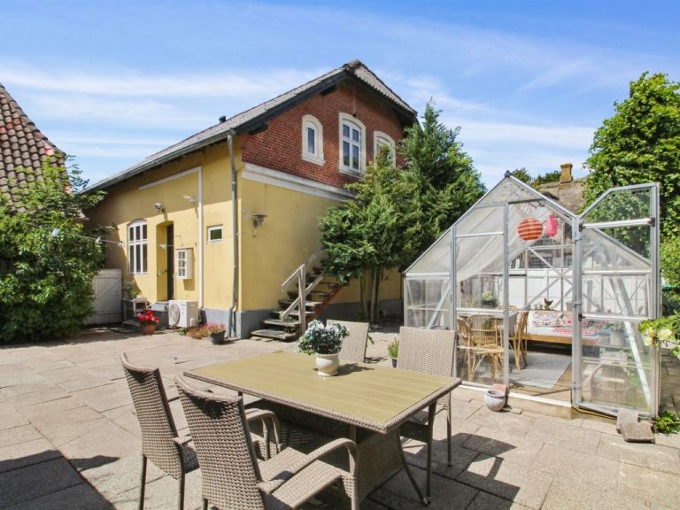 "Fenia" - 9.8km from the sea | Boeken bij Flickmyhouse