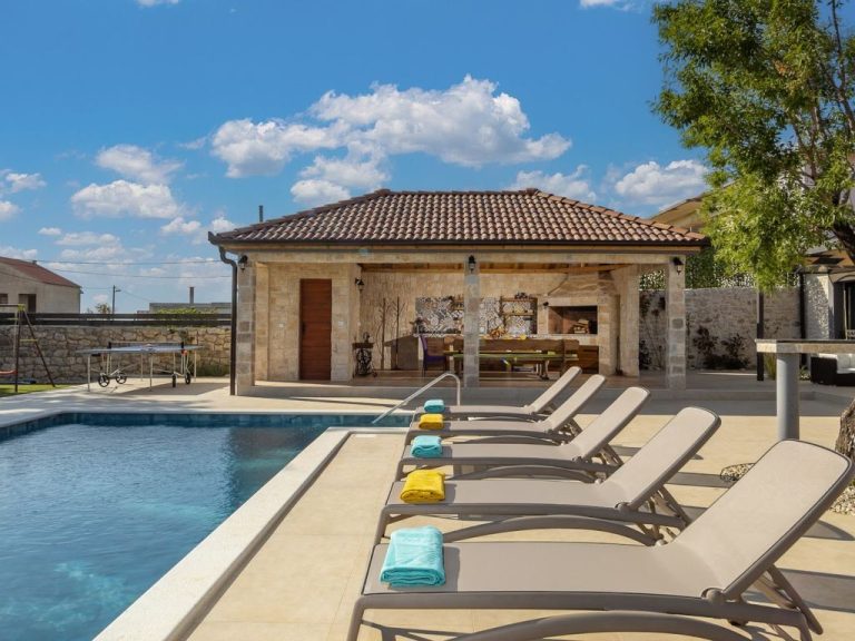 Villa Tanja | Boeken bij Flickmyhouse