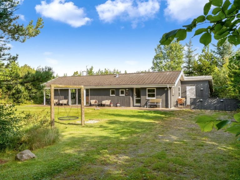 "Ane" - 800m from the sea | Boeken bij Flickmyhouse