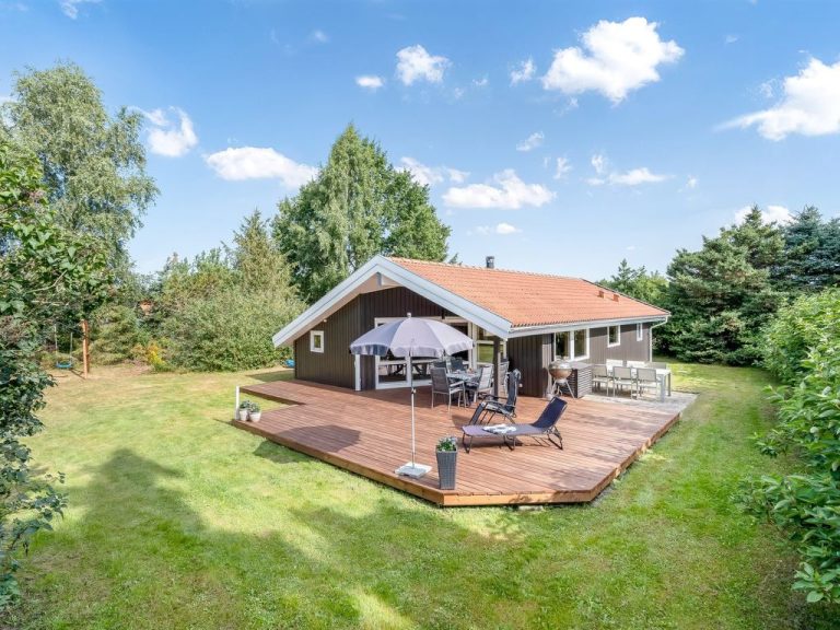 "Arnsten" - 900m from the sea | Boeken bij Flickmyhouse