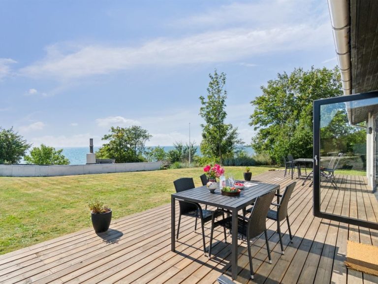 "Vojdanka" - 50m from the sea | Boeken bij Flickmyhouse