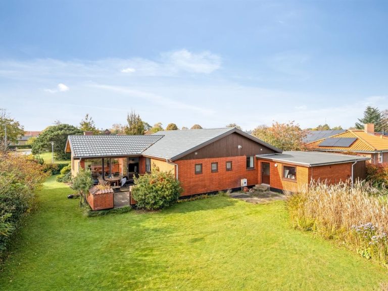 "Natalija" - 700m from the sea | Boeken bij Flickmyhouse