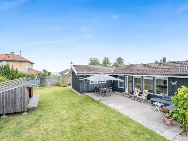 "Tenho" - 150m from the sea | Boeken bij Flickmyhouse