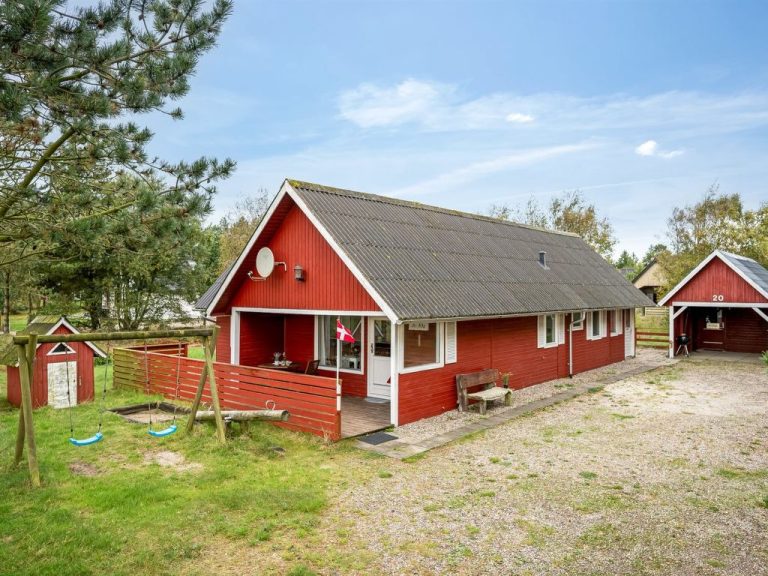 "Knud" - 2.5km from the sea | Boeken bij Flickmyhouse