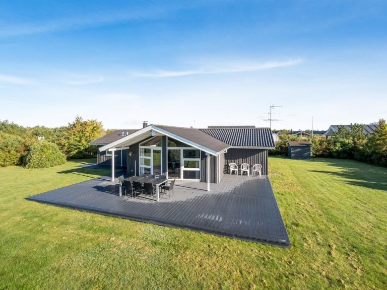 "Ingbritt" - 700m to the inlet | Boeken bij Flickmyhouse