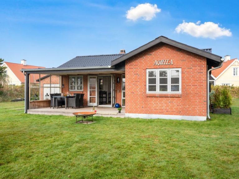 "Agni" - 800m from the sea | Boeken bij Flickmyhouse