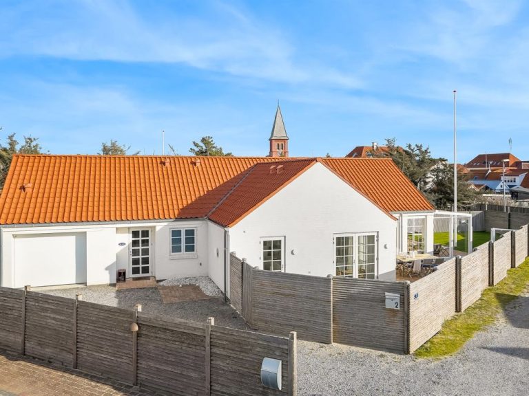 "Janin" - 110m from the sea | Boeken bij Flickmyhouse