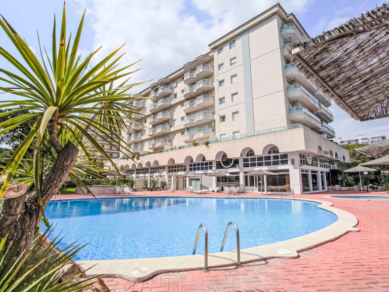 Blanes Beach | Boeken bij Flickmyhouse