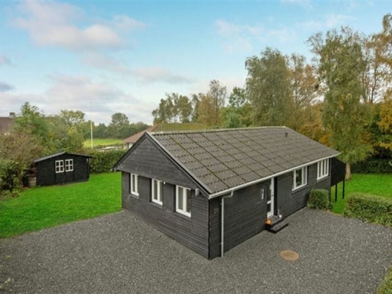 "Vemund" - 500m from the sea | Boeken bij Flickmyhouse