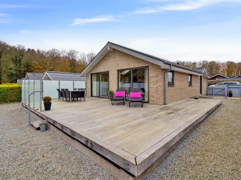 "Lio" - 200m from the sea | Boeken bij Flickmyhouse