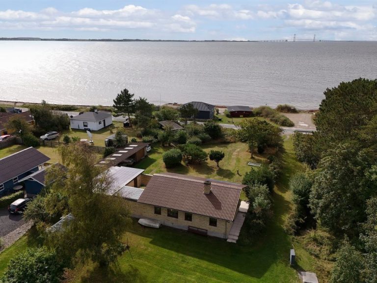 "Svanborg" - 40m from the sea | Boeken bij Flickmyhouse