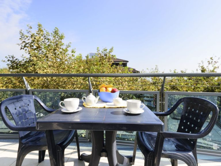 Sunbeach | Boeken bij Flickmyhouse