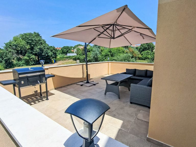 Fameja | Boeken bij Flickmyhouse