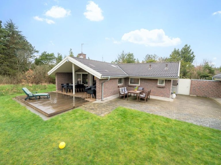 "Famke" - 1km from the sea | Boeken bij Flickmyhouse