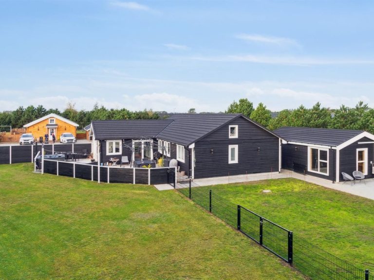 "Amdi" - 1.3km from the sea | Boeken bij Flickmyhouse