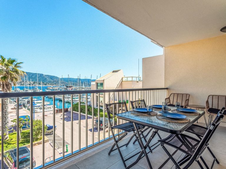 le Port de Bormes | Boeken bij Flickmyhouse