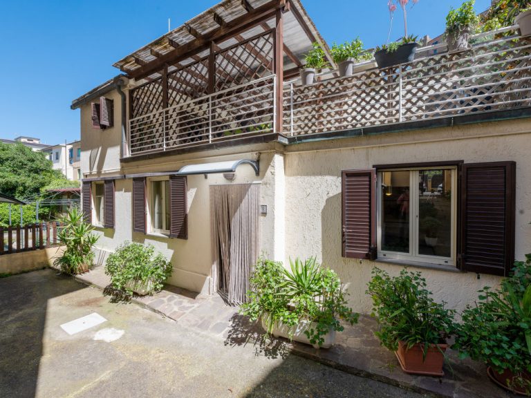 Elena | Boeken bij Flickmyhouse