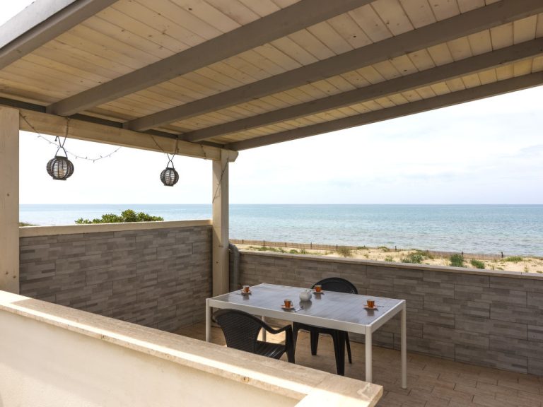 Rome's Beach House 1 | Boeken bij Flickmyhouse