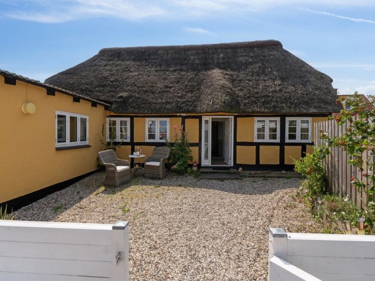 "Ødke" - 25m from the sea | Boeken bij Flickmyhouse