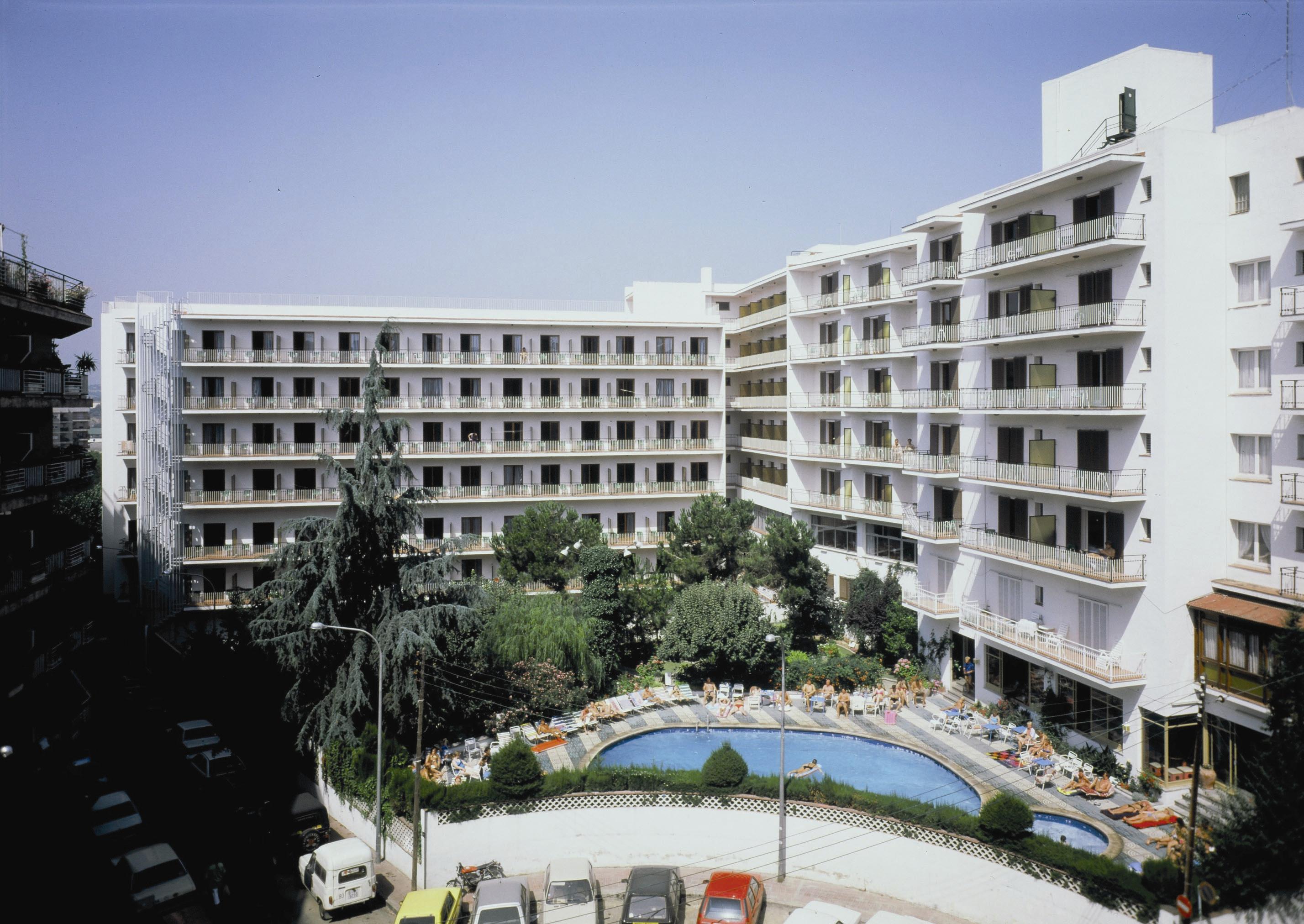 LiggingDit hotel ligt in Lloret de Mar