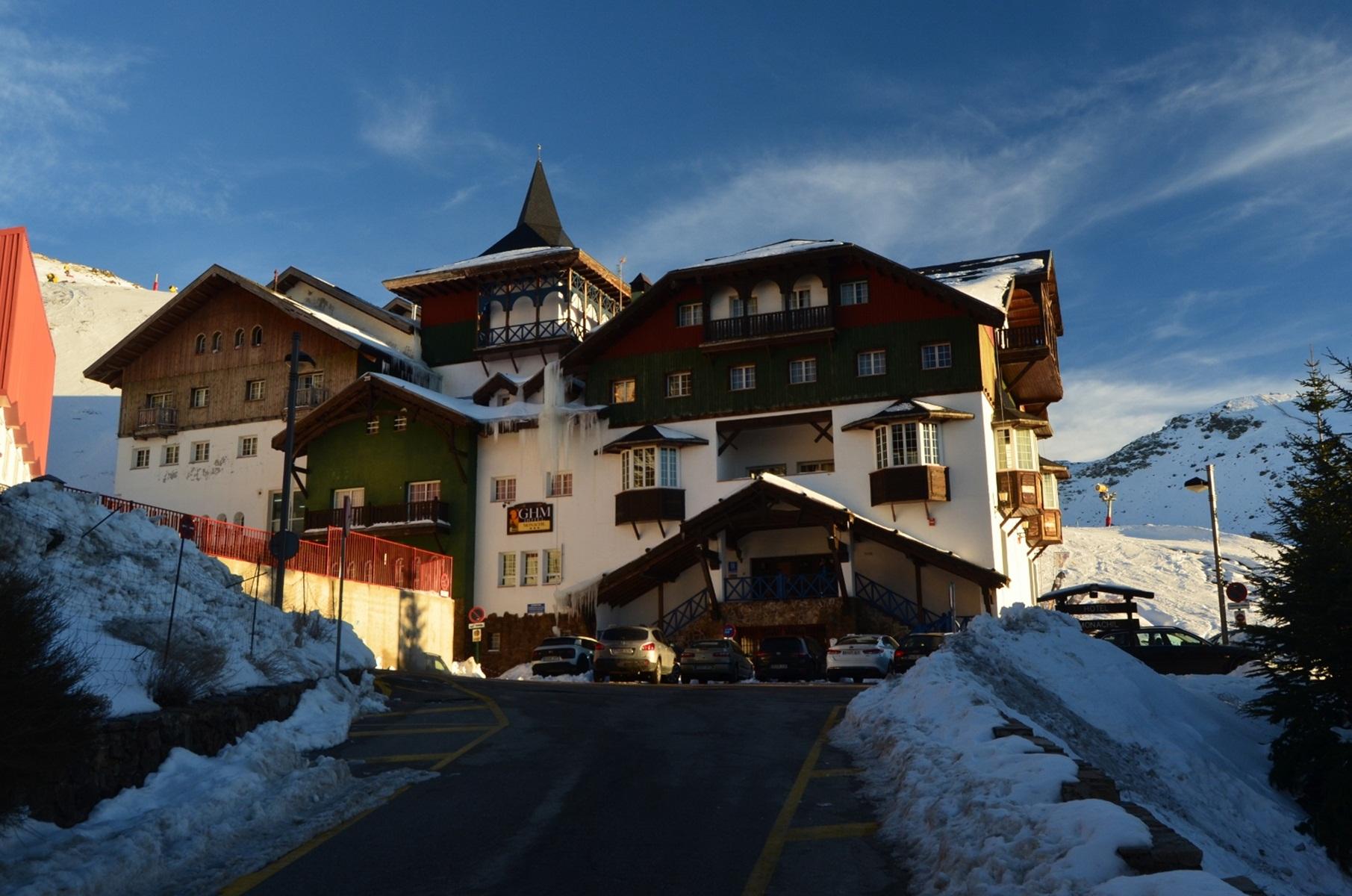 LiggingDit hotel ligt in een bos