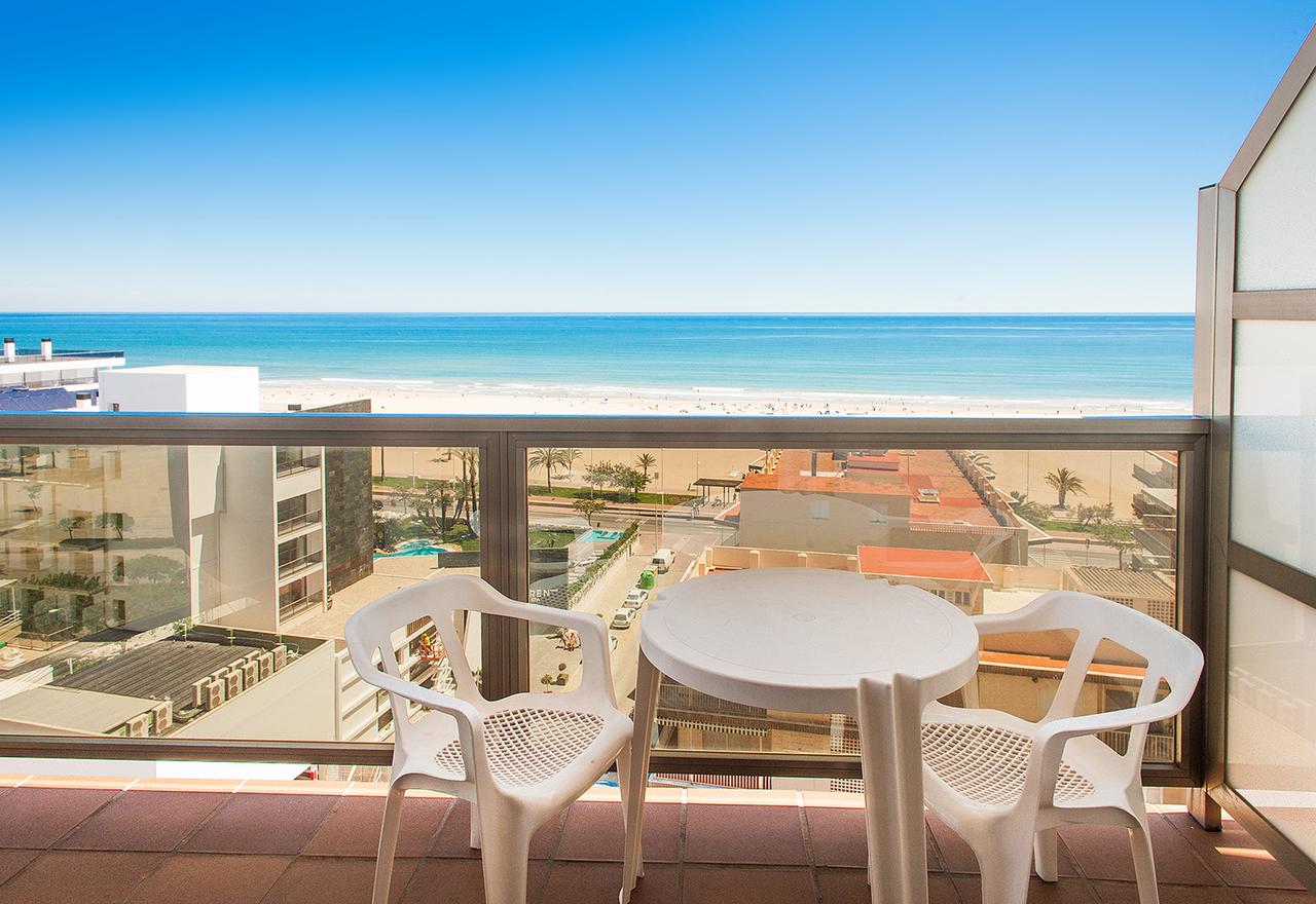 LiggingDit strandhotel is uitstekend gelegen in het toeristische centrum van Playa Gandia
