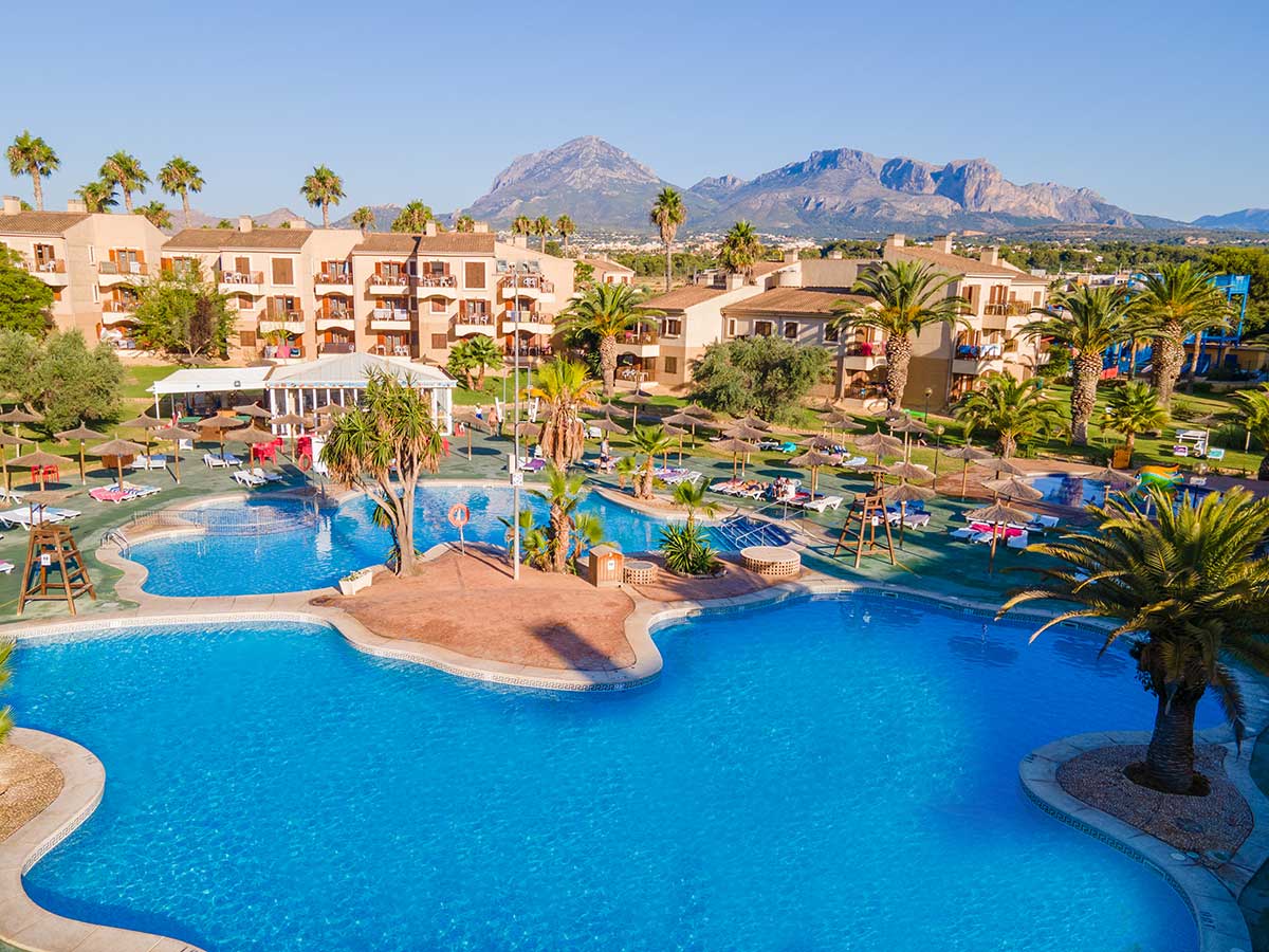LiggingAlbir Garden Resort & Aqua Park ligt in Alfaz del Pi