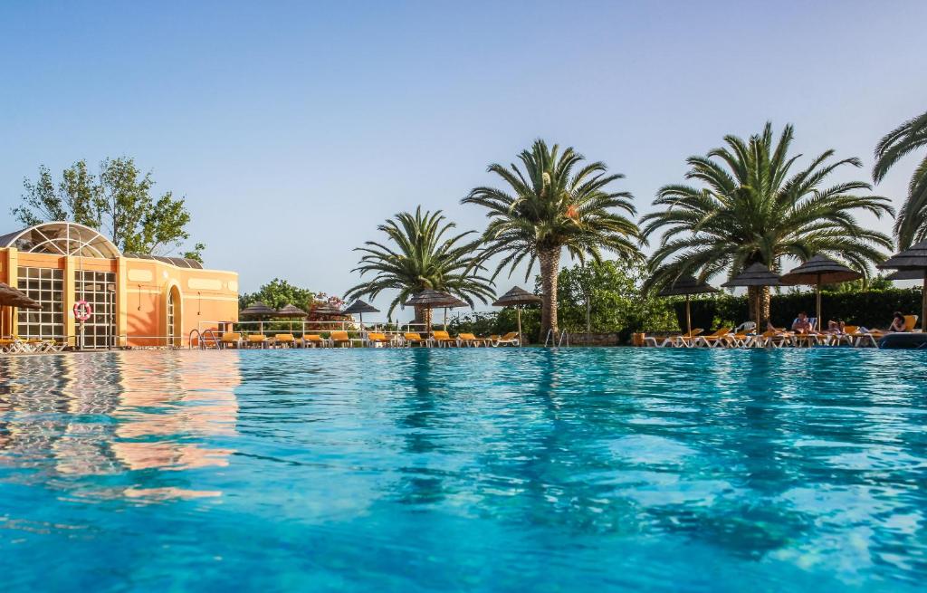 LiggingDit hotel ligt midden in een grote