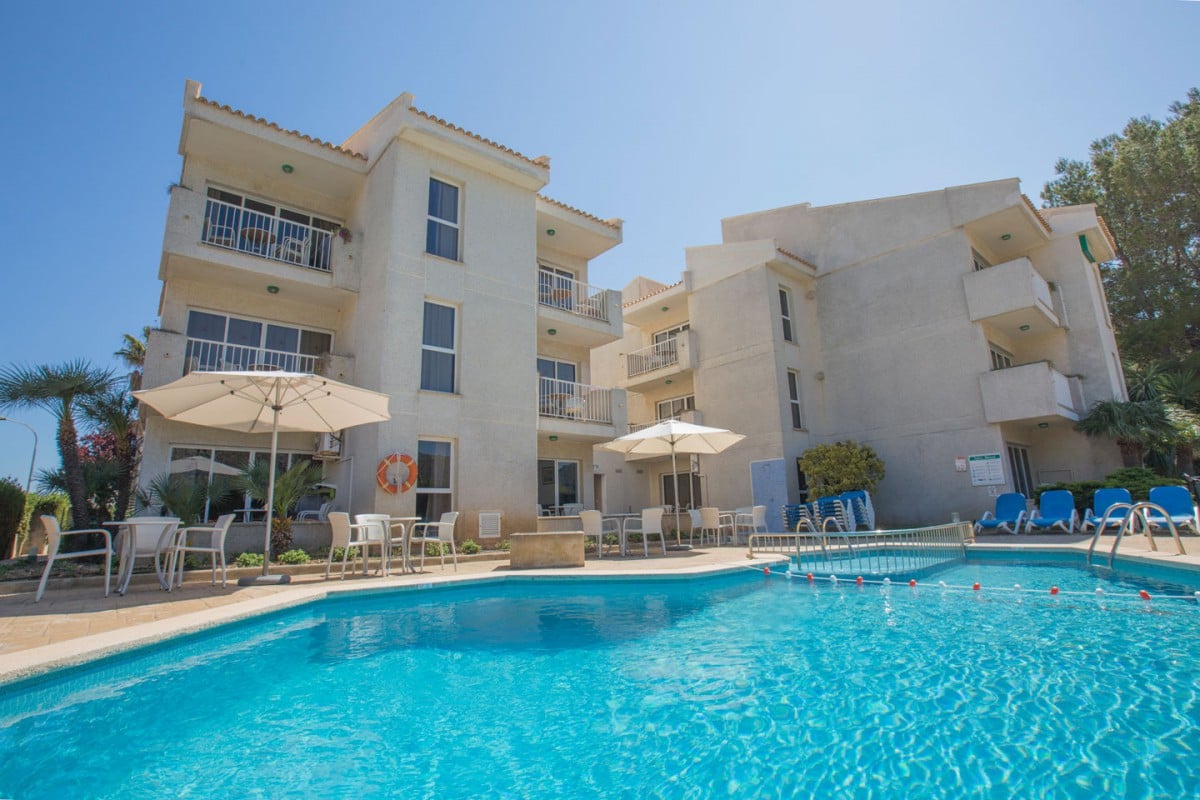 LiggingApartamentos Massol is een kleinschalig aparthotel in Port de Pollença op Mallorca
