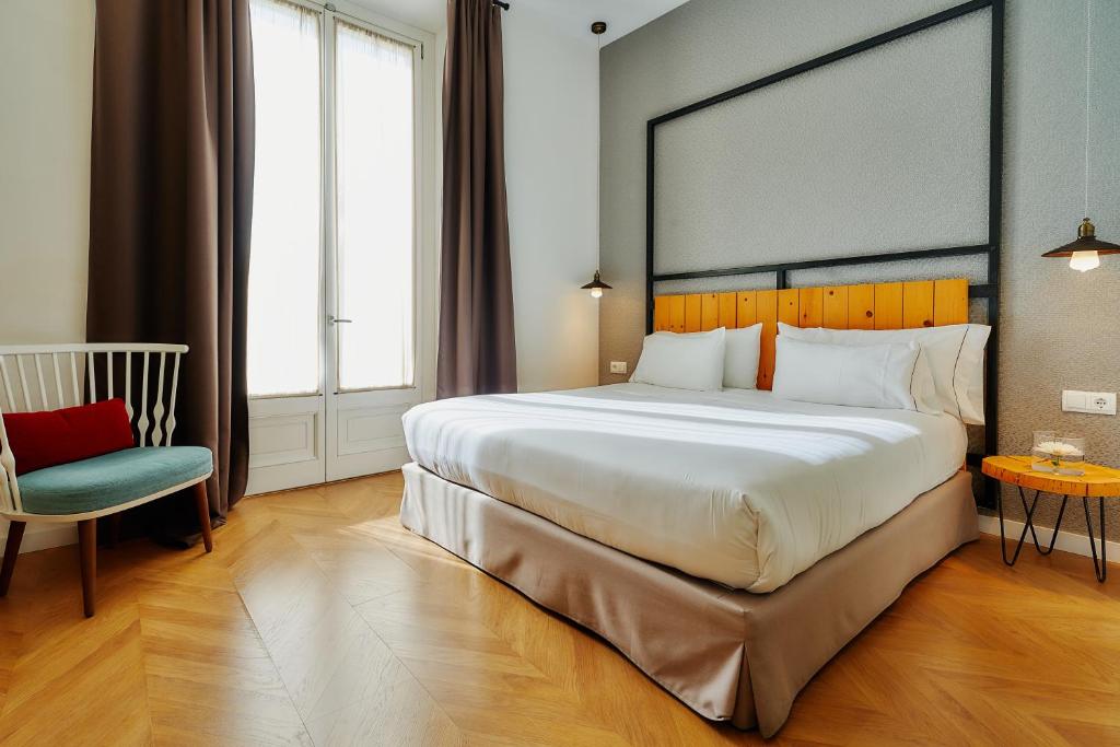 LiggingDit hotel ligt midden in het hart van Alella. HotelfaciliteitenHet vriendelijke personeel aan de receptie is graag bij alle vragen behulpzaam. Tot het serviceaanbod behoren een bagagedepot en een kluis. Via Wi-Fi hebben de gasten toegang tot het internet. De tourdesk biedt ondersteuning bij het boeken van excursies. Het hotel beschikt over meerdere voor gehandicapten toegankelijke vrijetijdsbestedingen. Een lift en faciliteiten voor rolstoelgebruikers zijn voorhanden. Buiten biedt een tuin extra ruimte voor ontspanning en recreatie. Tot de overige voorzieningen van het verblijf behoort een speelkamer. De gasten die met de auto komen