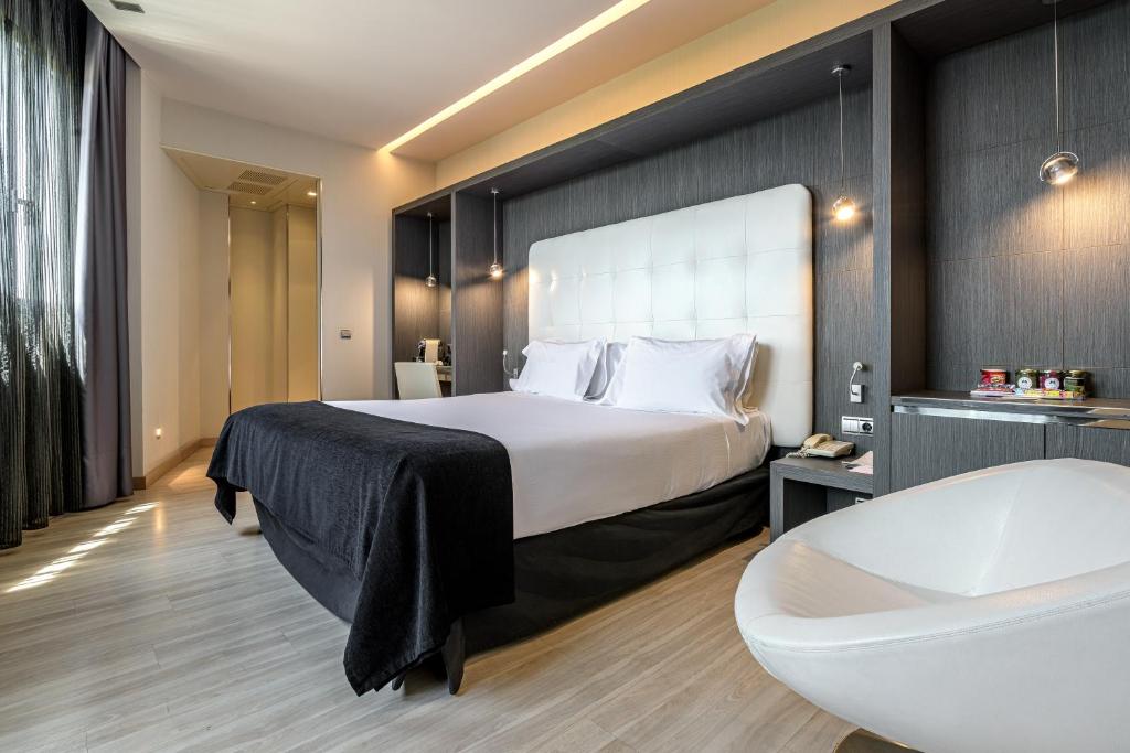 LiggingDit hotel ligt in een van de belangrijkste zakenwijken in het noordoosten van Madrid