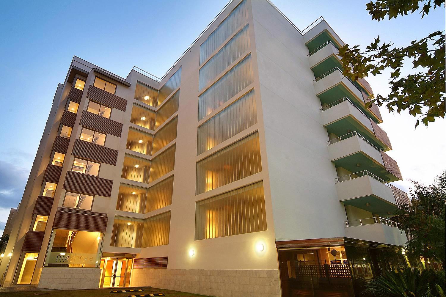 Adults Only (16+)LiggingHotel Magnolia ligt in het centrum van Salou