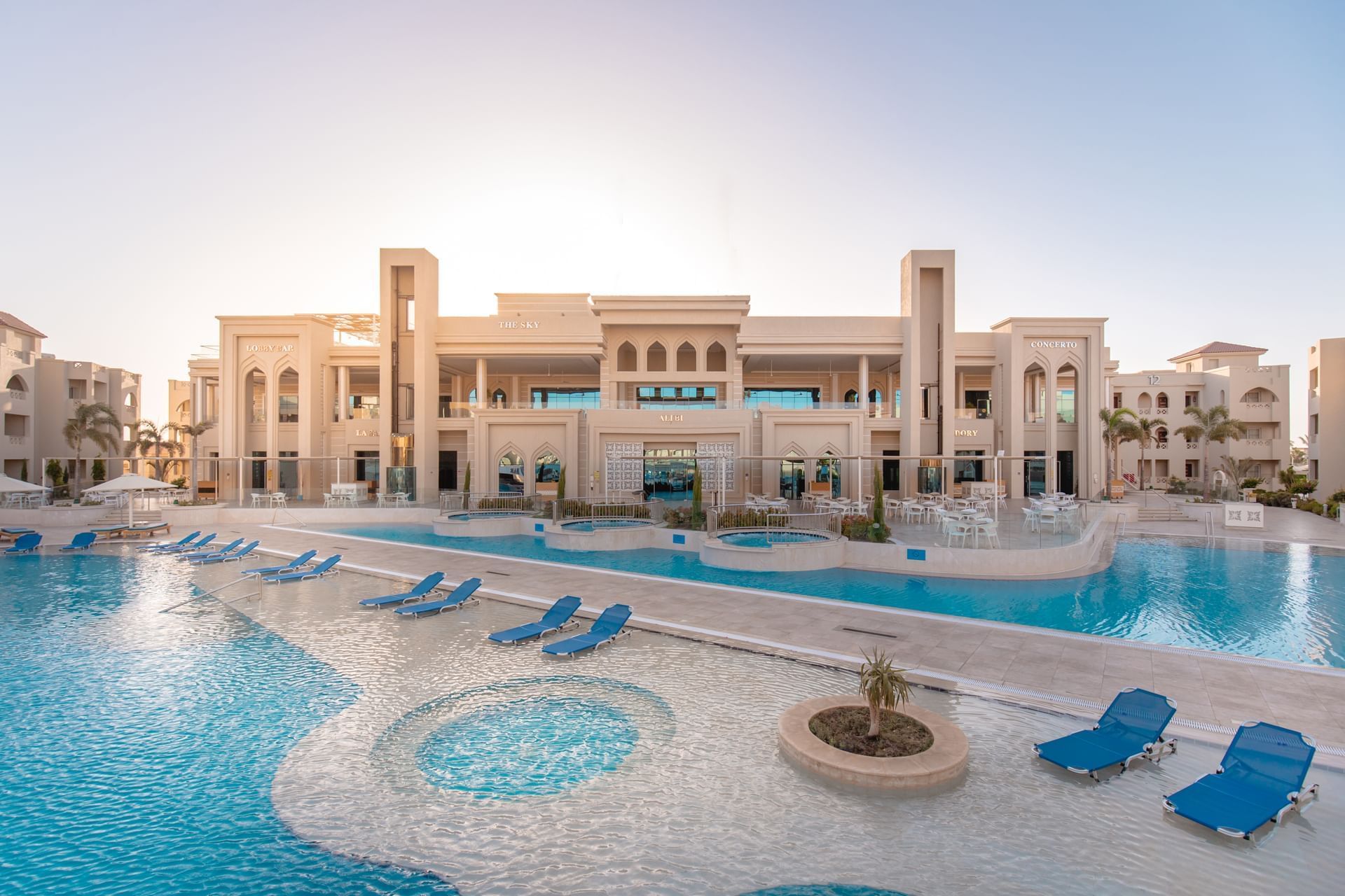 LiggingPickalbatros Aqua Blu Resort ligt op de Villages Road in Hurghada