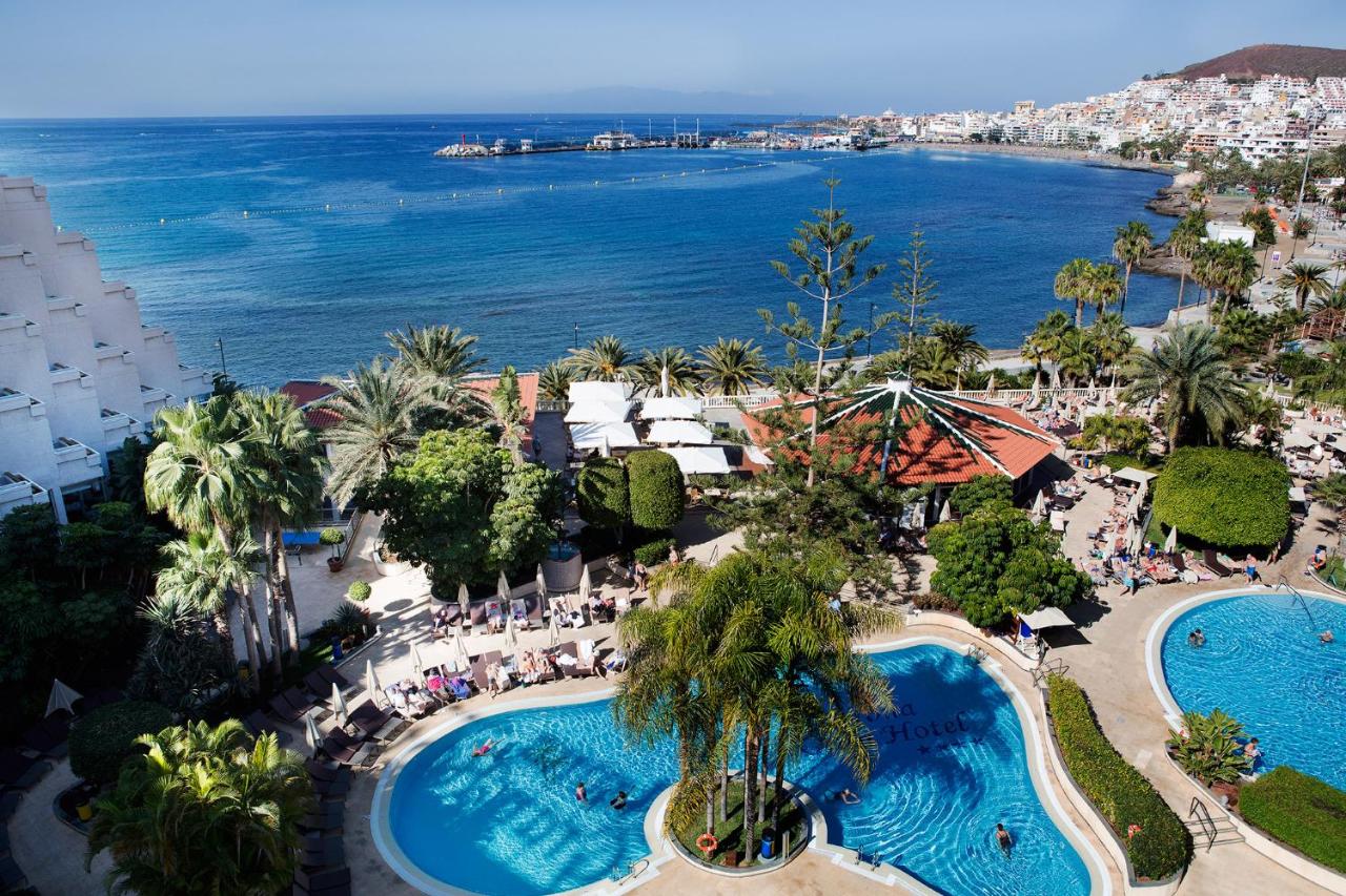 Adults OnlyLiggingHet hotel bevindt zich direct aan zee in de baai van Los Cristianos op Tenerife Zuid