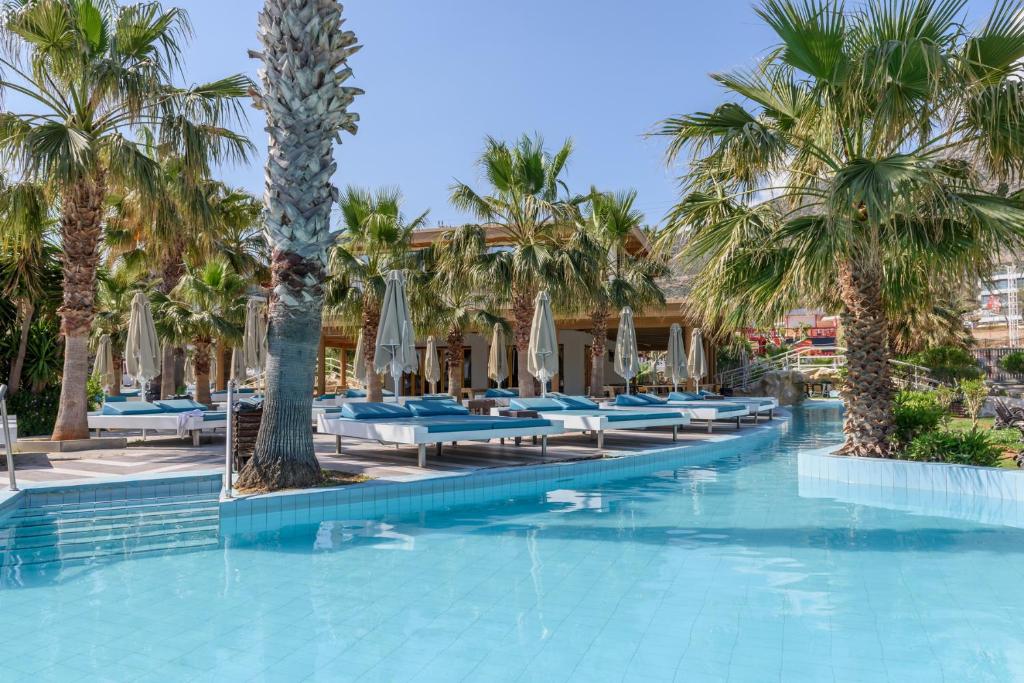 LiggingDit attractieve strandhotel ligt in het populaire vakantiegebied Chersonissos. Verder vindt u in de directe nabijheid van het hotel veelzijdige mogelijkheden om te winkelen