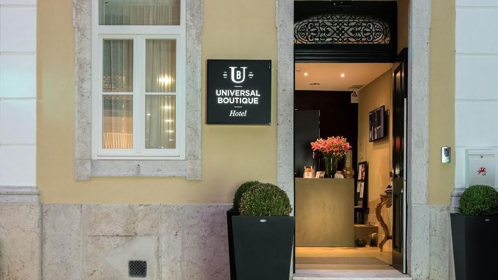LiggingDit hotel ligt direct in het centrum van Figueira da Foz. HotelfaciliteitenHet vriendelijke personeel aan de receptie is graag bij alle vragen behulpzaam. Een bagagedepot en een kluis bieden de nodige service. Via Wi-Fi hebben de gasten toegang tot het internet. De tourdesk biedt ondersteuning bij het boeken van excursies. Het hotel beschikt over een aantal voor gehandicapten toegankelijke voorzieningen. Een lift en faciliteiten voor rolstoelgebruikers zijn voorhanden. Tot de overige voorzieningen van het verblijf behoort een tv-ruimte. De gasten die met de auto komen