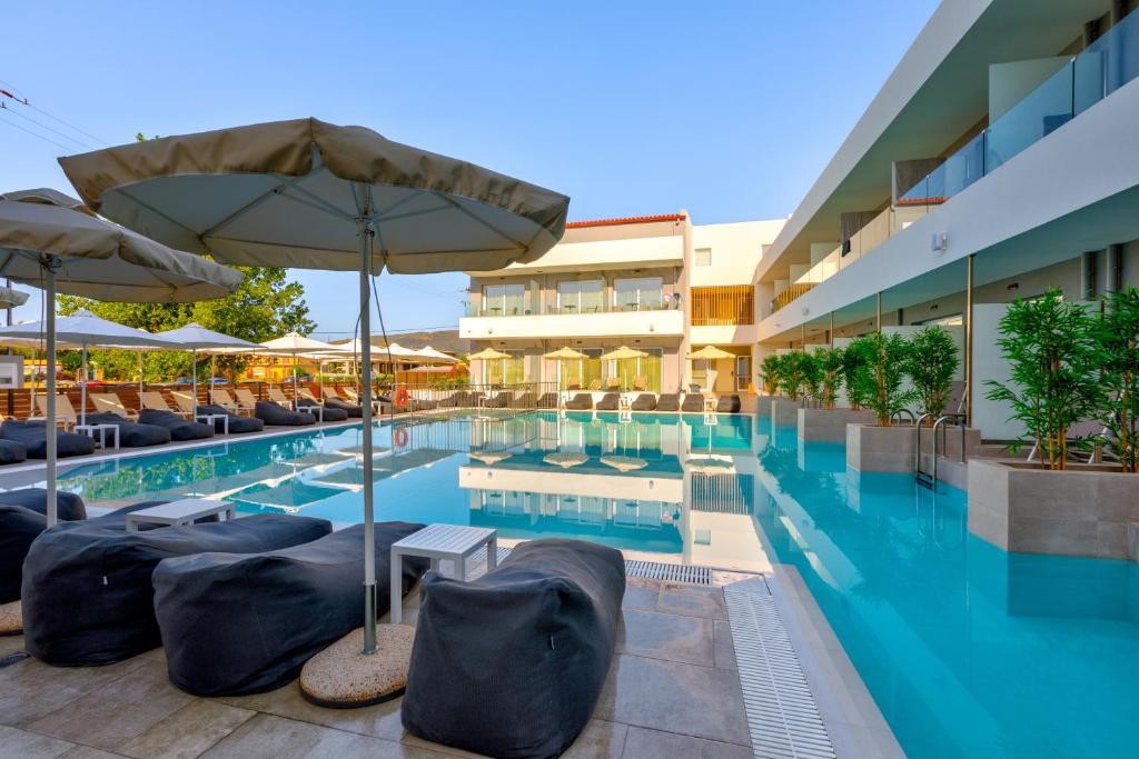 LiggingWhite Olive Premium Laganas ligt in de populaire badplaats Laganas