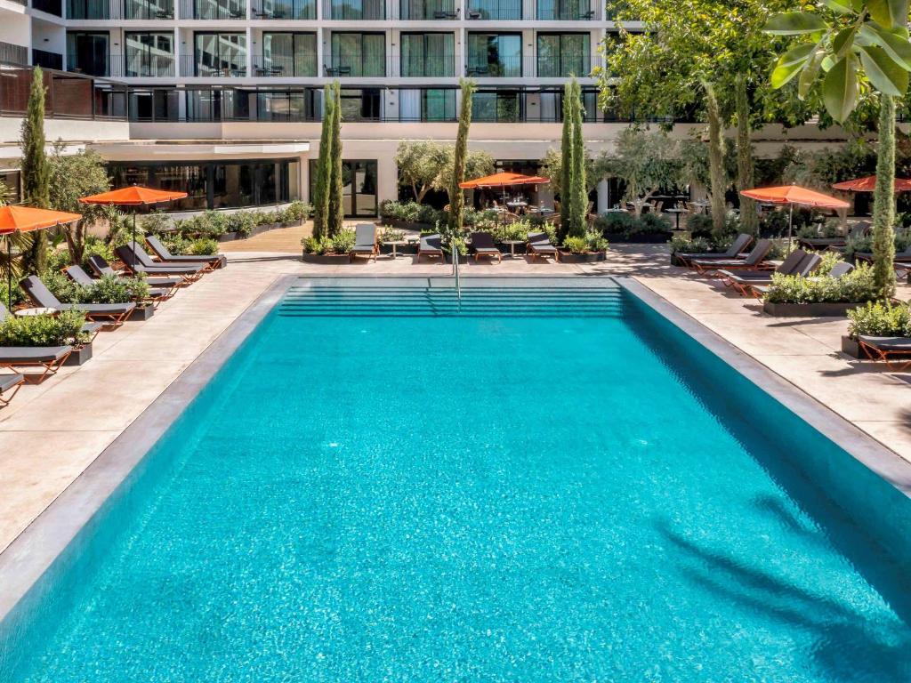 LiggingMercure Benidorm is een 4-sterrenhotel gelegen aan Avenida de Panamá 5. Het hotel ligt op ongeveer 14 minuten lopen van Playa de Poniente