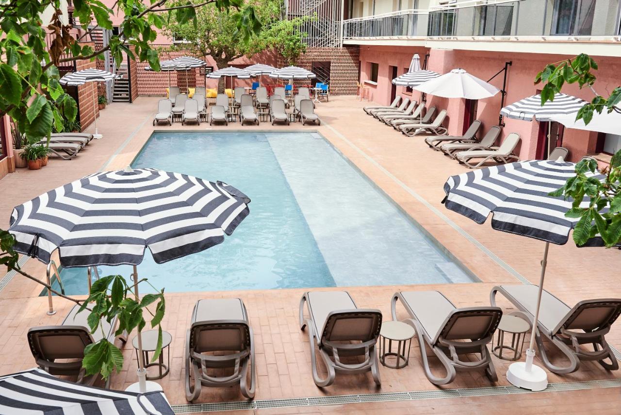 LiggingDit hotel heeft een mooie ligging in Lloret de Mar