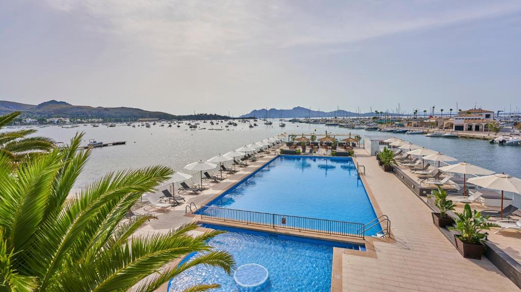 Adults Only 14+LiggingHotel Hoposa Daina ligt aan de kust van Port de Pollença op het eiland Mallorca. Het bevindt zich direct aan de zee