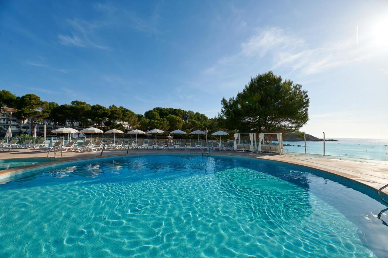 Adults Only 16+LiggingAluaSoul Carolina is een stijlvol adults-only hotel in Font de Sa Cala