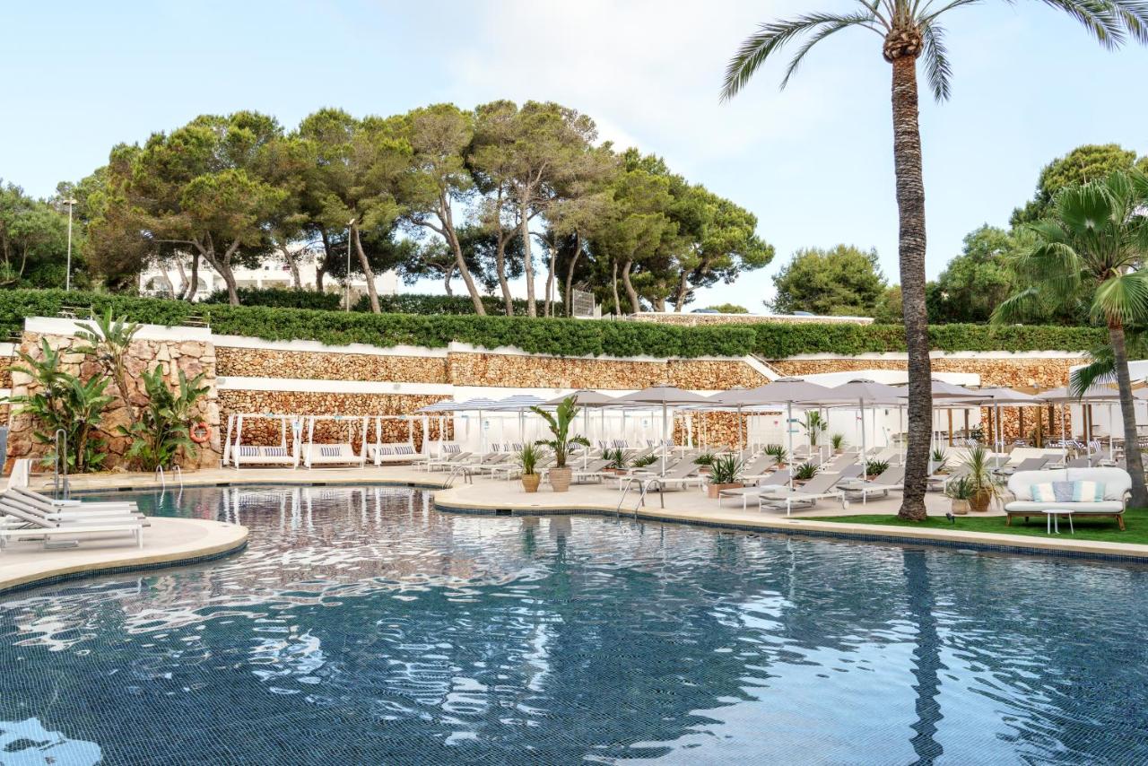 Adults Only (16+)LiggingAluaSoul Mallorca Resort is een 4-sterrenhotel uitsluitend voor volwassenen