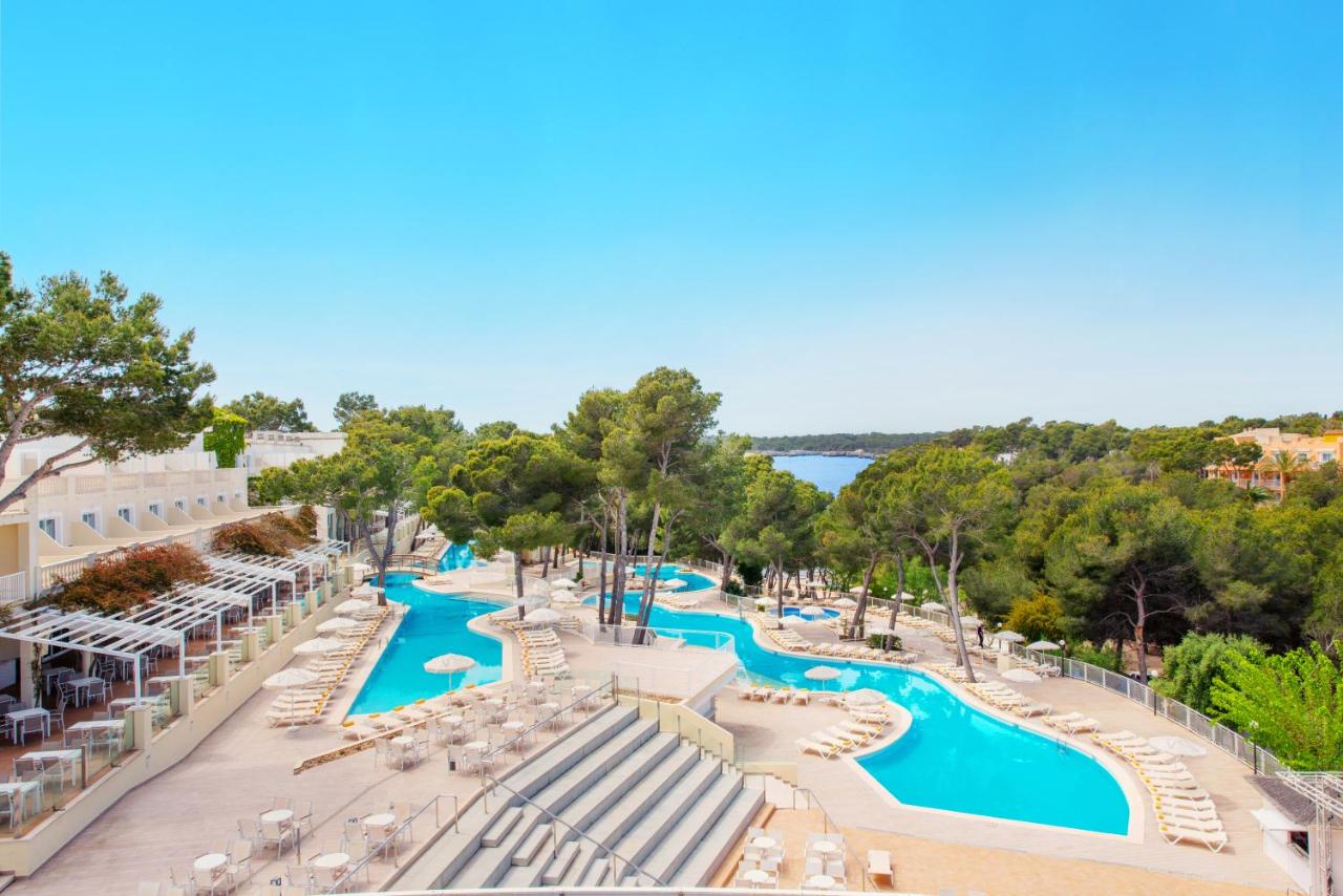 LiggingIberostar Waves Club Cala Barca ligt aan de zuidoostkust van Mallorca
