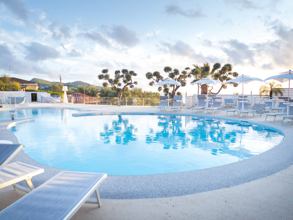 Freedom Relais Club | Boeken bij Flickmyhouse