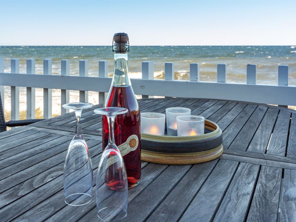 "Halldora" - 10m from the sea | Boeken bij Flickmyhouse