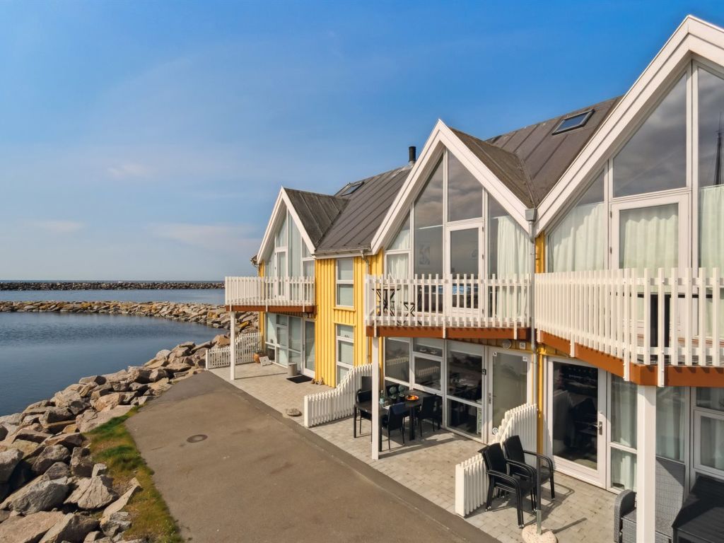 "Fridhild" - 10m from the sea | Boeken bij Flickmyhouse