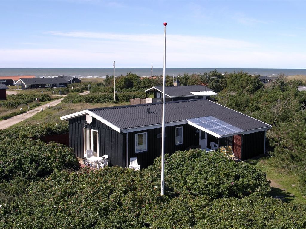 "Jerk" - 250m from the sea | Boeken bij Flickmyhouse