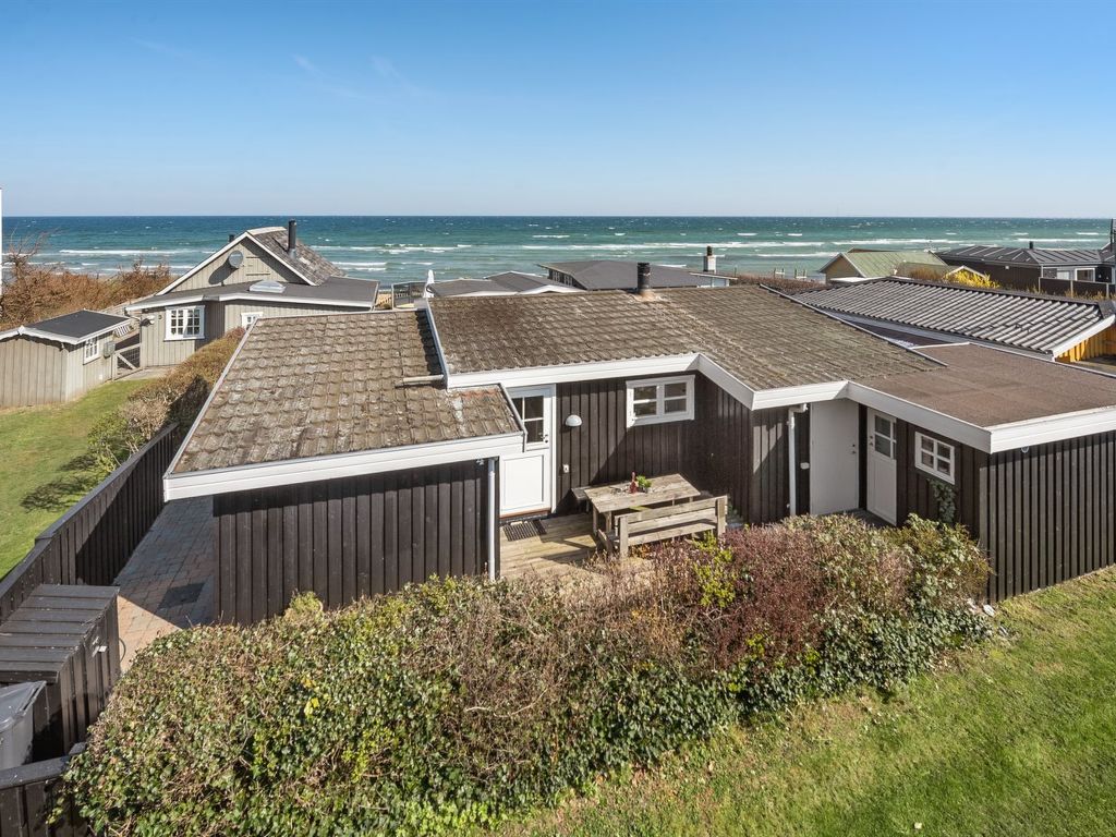 "Viljami" - 20m from the sea | Boeken bij Flickmyhouse